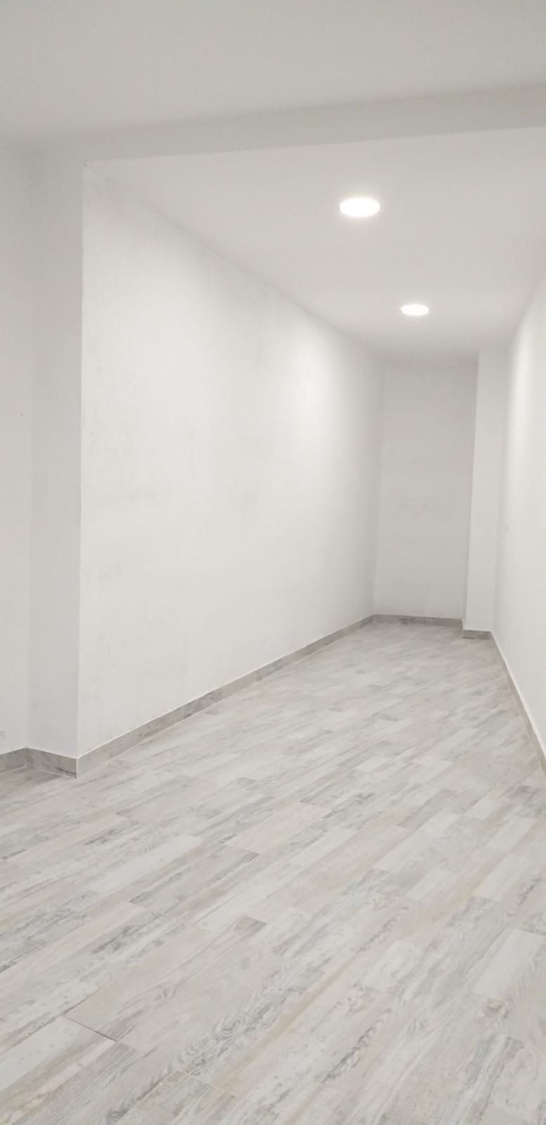 Local de 38 m2, más sótano de 97 m2 en Calle San Francisco